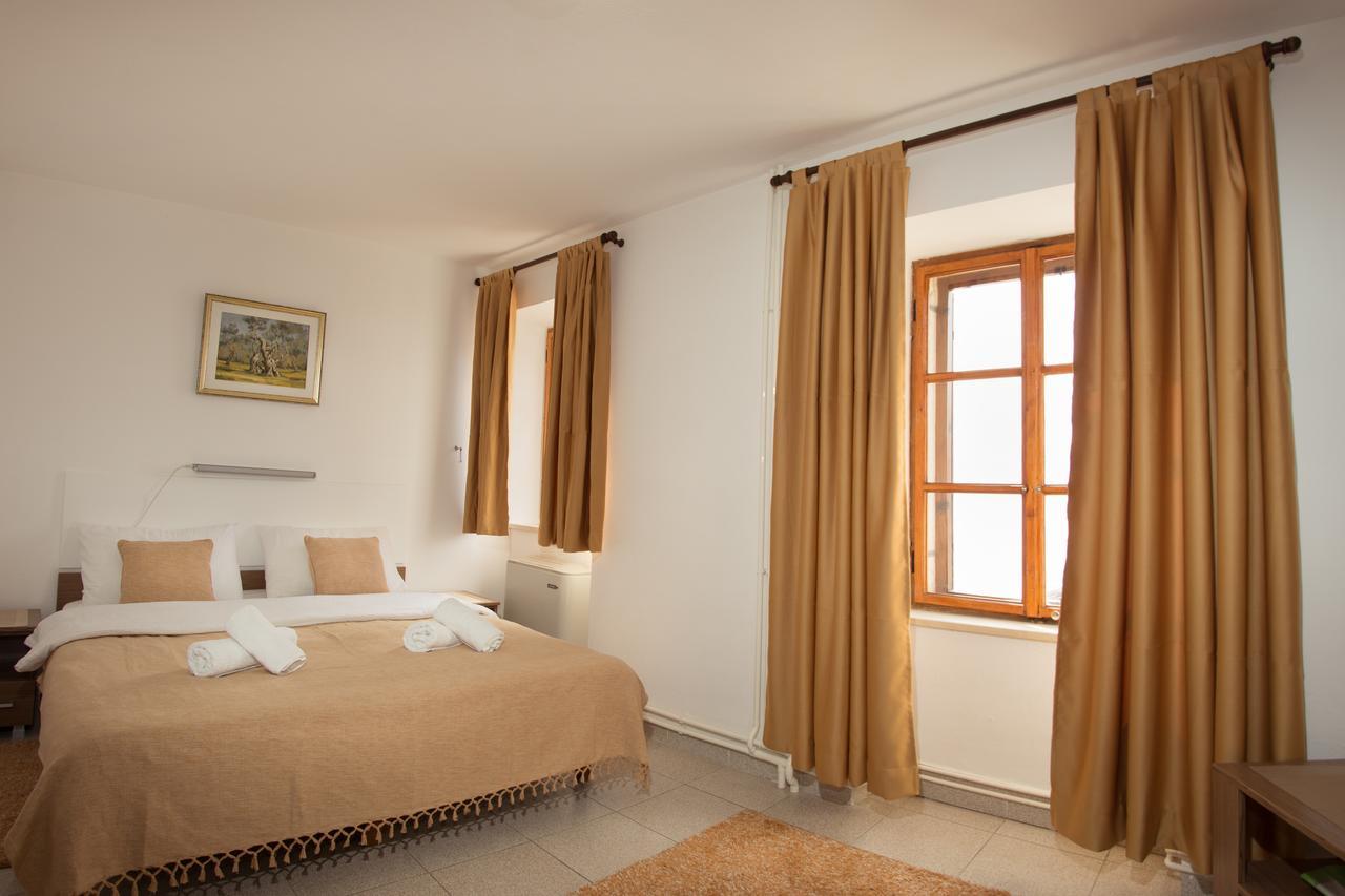 R-Club Old Town Apartments Μπούντβα Εξωτερικό φωτογραφία